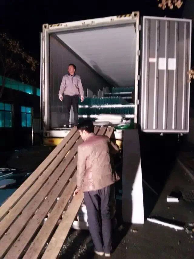 1548603429193194.jpg 出口秘魯裝車現(xiàn)場(chǎng)03.jpg