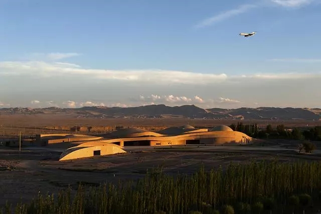 1560300562853587.jpg 敦煌莫高窟游客服務中心01.webp.jpg